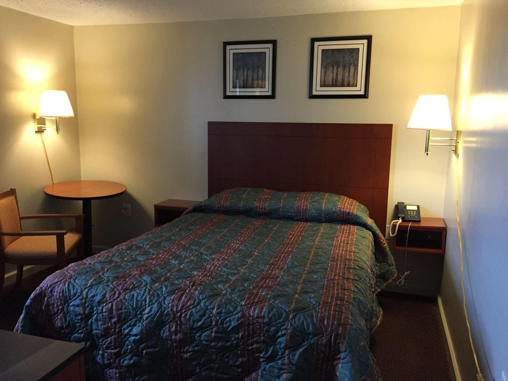 Royal Inn Motel Watertown Esterno foto