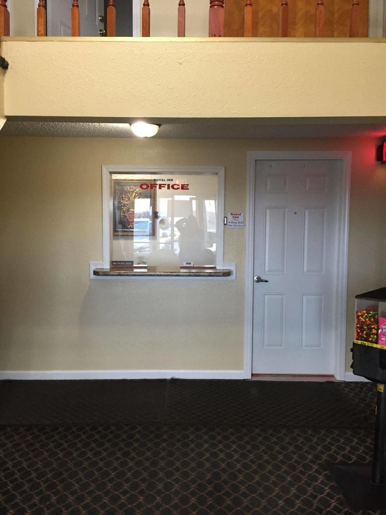 Royal Inn Motel Watertown Esterno foto
